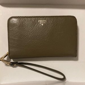 NWT Fossil leather wristlet wallet
